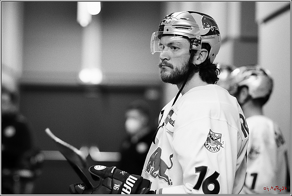 PENNY DEL Viertelfinale 4. Spiel; Duesseldorfer EG - Red Bull Muenchen; Duesseldorf, 16.04.2022